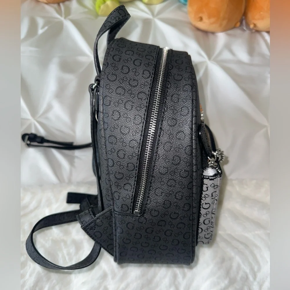 BRAND NEW GUESS BACKPACK - Picture 5 of 5